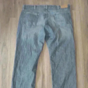 Levis